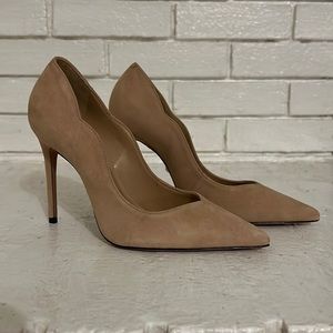 Schutz pumps, Camel size 7